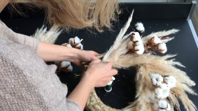 DIY: НОВОГОДНИЙ ВЕНОК из хлопка и травы смотреть онлайн