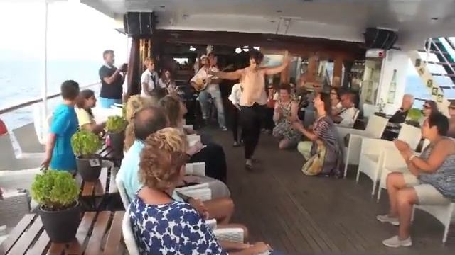 Наша греческая танцовщица! смотреть онлайн