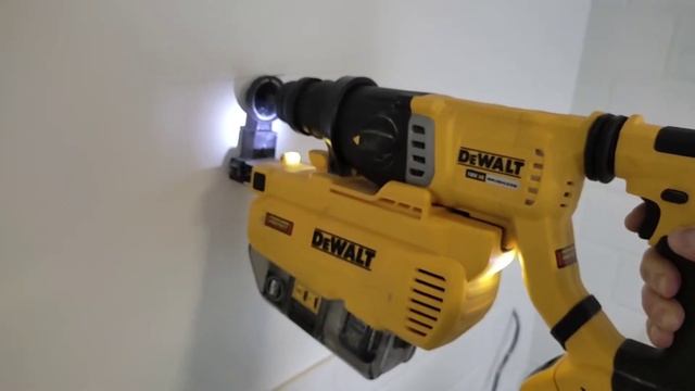 аккумуляторный перфоратор DeWalt с системой пылеудаления. смотреть онлайн