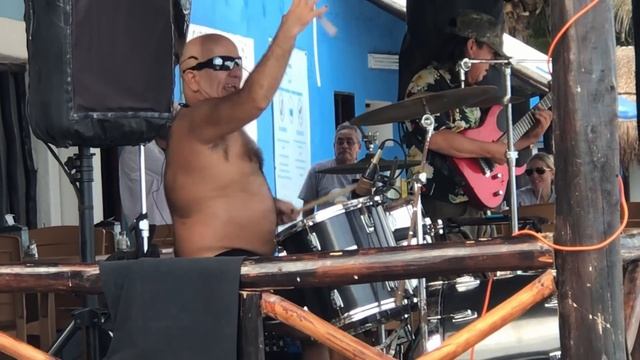 Mexican drummer and guitarist playing Santana on Xpu Ha Beach Quintana Roo смотреть онлайн