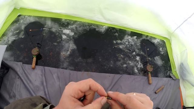 Зимняя рыбалка на леща ночью. Устье Соложи смотреть онлайн