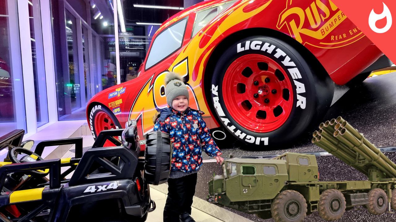 В магазине игрушек /распаковка игрушек / игрушки машинки смотреть онлайн