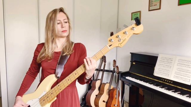 Long Train Running - Doobie Brothers / Jéssica Bass Guitar смотреть онлайн