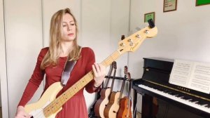 Long Train Running - Doobie Brothers / Jéssica Bass Guitar