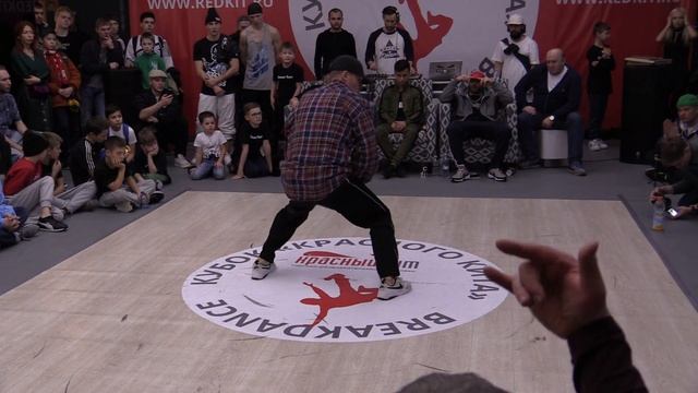 четвертьфинал pro 1x1 bboy Bold Rock vs Tonski - Кубок Красного Кита по брейкдансу 20171216 смотреть онлайн