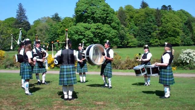 Bagpipes And Drums Music Forfar And District Pipe Band Angus Scotland смотреть онлайн