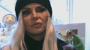 Джулия Ванг в магазине кукол (г. Рига)