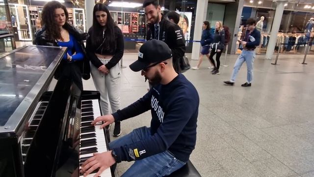 #GTA San Andreas Theme Impresses The Girls on Public Piano смотреть онлайн