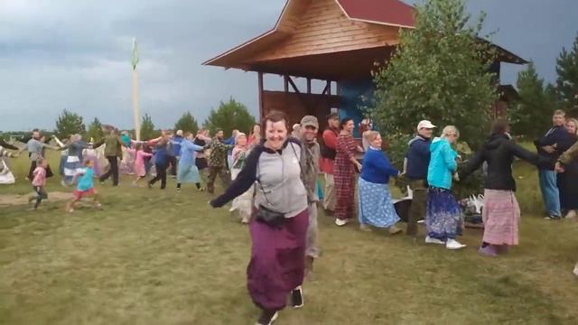 Светозар с песней Зорюшка на фестивале Уральский хоровод 2020 смотреть онлайн