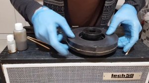 Как склеить магниты , треснул магнит на динамике.