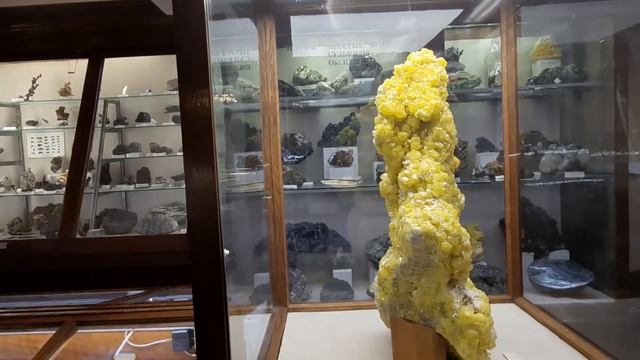 ?Самородки изумрудов, аквамаринов и другие драгоценные камни.Шикарная коллекция натуральных камней смотреть онлайн