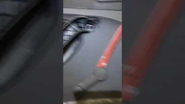 Langų pakėlimo rankenelės nujėmimas, su fiksavimo žiedu смотреть онлайн