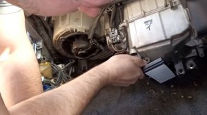 Замена салонного фильтра на Тойота Королла  АЕ100 1996г