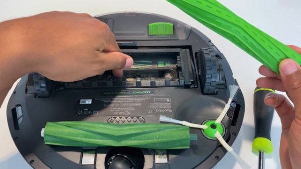 iRobot Roomba i7 - Remove and Replace and Cleaning Brushes