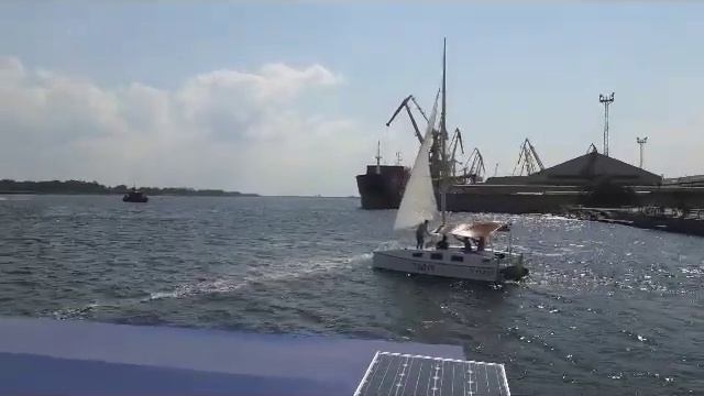 Катамаран ТИМУР под стакселем смотреть онлайн