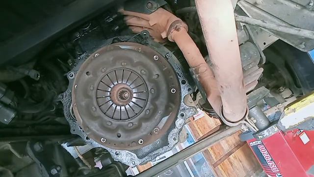 Mitsubishi canter replace clutch's lineng.... смотреть онлайн