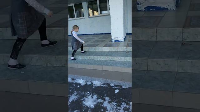 СИЛЬНАЯ ДЕВОЧКА!!!ШОК УДАР ГОЛОВОЙ ОБ ЛЁД!!!УГАР!ЖЕСТЬ!ХОХОТ!))0) смотреть онлайн