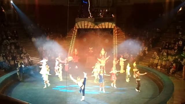 Zirkus in Nowokusnezk, Neujahr 2011 смотреть онлайн