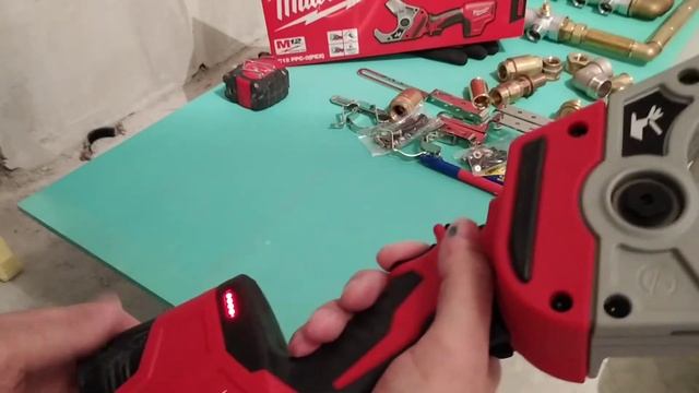 Обзор Аккумуляторного трубореза C12 PPC-0 (РЕХ), Milwaukee смотреть онлайн