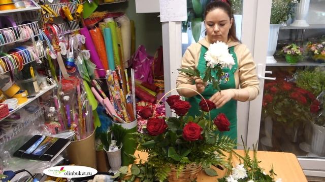 Собираем корзину с цветами своими руками - хризантемы и розы! смотреть онлайн