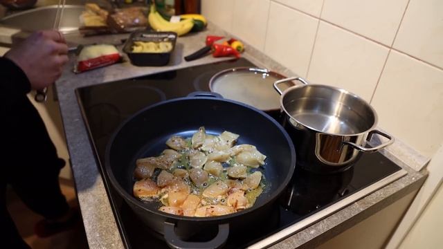 GOLDKRONEHUHN - MAX KOCHT