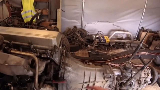 Nissan Patrol Y60 restoration | Removing exhaust manifold and intake #32 смотреть онлайн