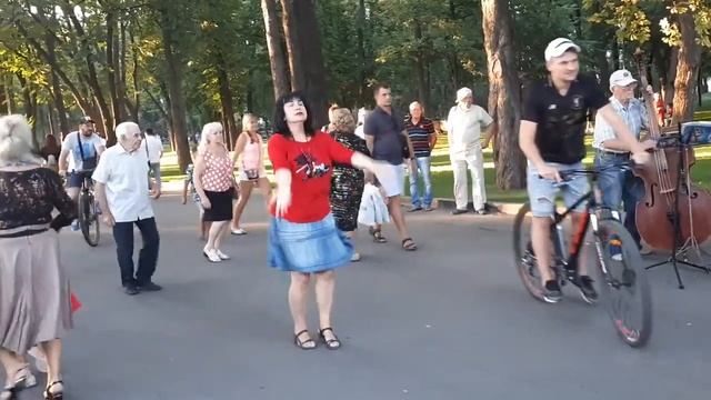 РИО-РИТА,ТАНЦЫ В ГОРОДСКОМ САДУ смотреть онлайн