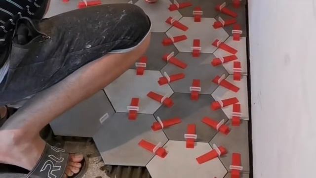 Как быстро класть плитку ШЕСТИГРАННИК ??? смотреть онлайн