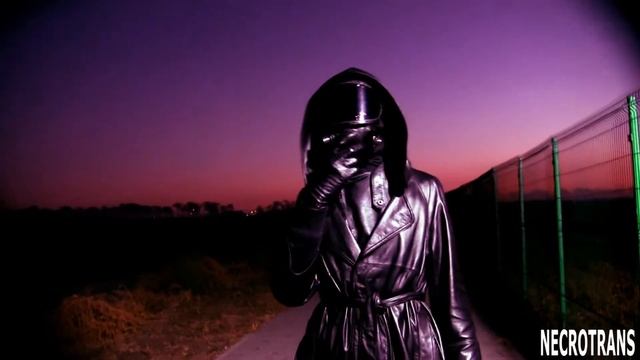 ⚙-3 - Черная экспериментальная панорамная маска противогаза с возможностью крепления трех фильтров смотреть онлайн