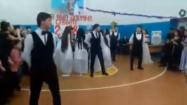 Вальс Новый год. БУЛДЫРТЫ | 11"А" смотреть онлайн