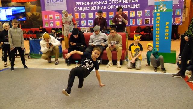 отбор 11-13 bboy Зайчик vs Клыков vs Tiger vs Solomon - брейкданс чемпионат г.Одинцово смотреть онлайн