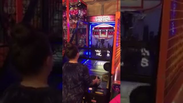 HALF COURT HOOPS BASKETBALL ARCADE смотреть онлайн
