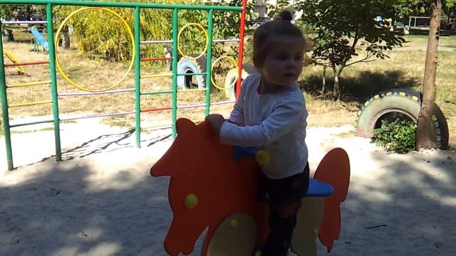 Лошадь на пружине смотреть онлайн