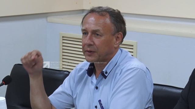 Школа №37 оказалась в центре внимания депутатов и на заседании профильной комиссии смотреть онлайн