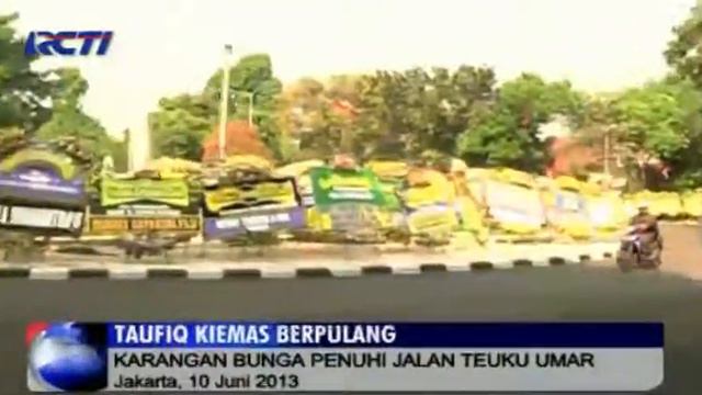 Karangan Bunga Penuhi Jalan Teuku Umar смотреть онлайн