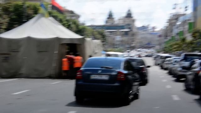 Демонтаж палатки на Крещатике смотреть онлайн