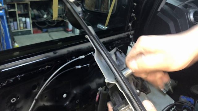 Замена стеклоподъёмника водителя Саньенг Экшн спорт. смотреть онлайн