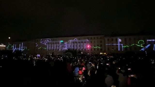 Лазерное шоу на площади Советов в Улан-Удэ смотреть онлайн