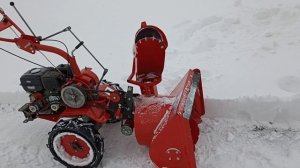 Снегоуборщик "АГАТ" в работе