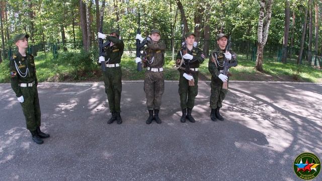 Строевые приёмы с оружием (ММГ АК-74) на месте смотреть онлайн