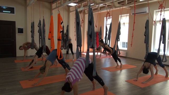 Йога в гамаках Таганрог. ART FITNESS. Fly Yoga Taganrog. смотреть онлайн
