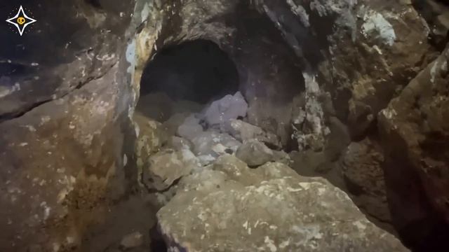 we opened a rocky door and found big treasure chest using GOLD STINGER metal detector смотреть онлайн