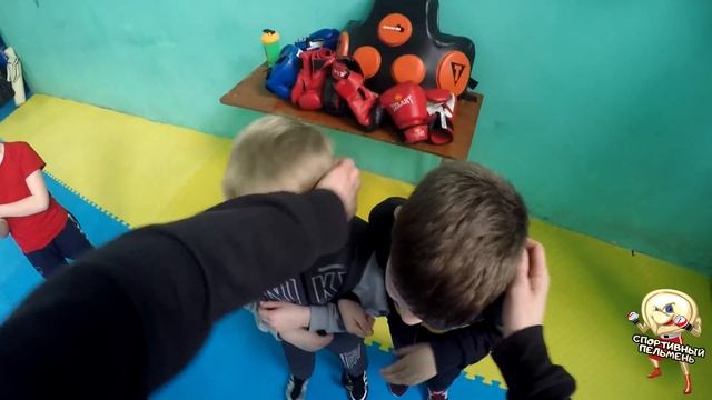 ЭТИ ДЕТИ ЛЮБЯТ ЗАНИМАТСЯ БОКСОМ смотреть онлайн