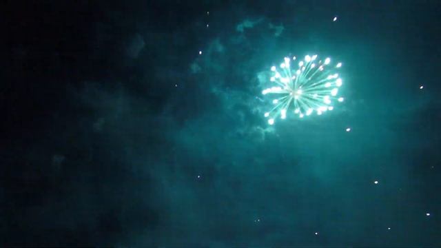 Праздничный салют Fireworks celebration смотреть онлайн