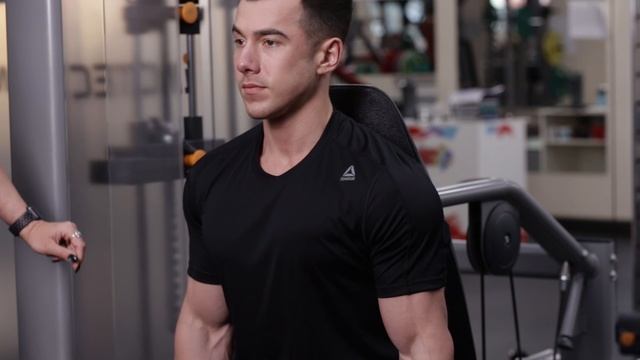 Трицепс отжимания сидя на тренажере смотреть онлайн