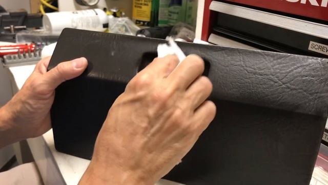 Porsche 924S Polishing the metal cover on a glovebox. смотреть онлайн
