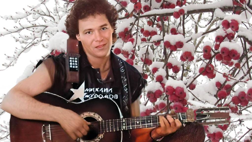 Яблоки на снегу - Михаил Муромов, 1987 (оригинал): песня, покорившая СССР и ставшая шлягером № 1 смотреть онлайн