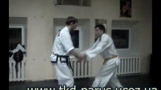 осв от захвата за кисти обеих рук двумя руками(рычагом локтя вниз) смотреть онлайн