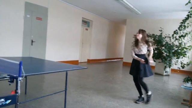 Как девочки играют в настольный теннис. смотреть онлайн