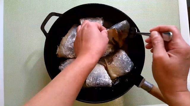 Жареная СЕЛЬДЬ с Луком / Бюджетно и Очень Вкусно смотреть онлайн